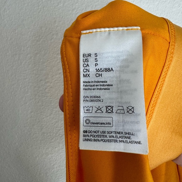 H&M sports bra/crop top - Picture 3 of 3